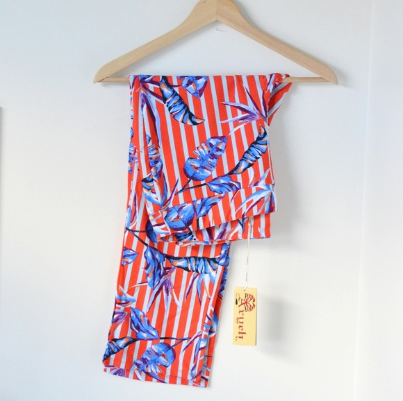 red & blue palm print cropped leggings, large - Picture 2 of 7